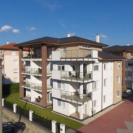 Laguna Beach Apartmanok Siófok Zewnętrze zdjęcie