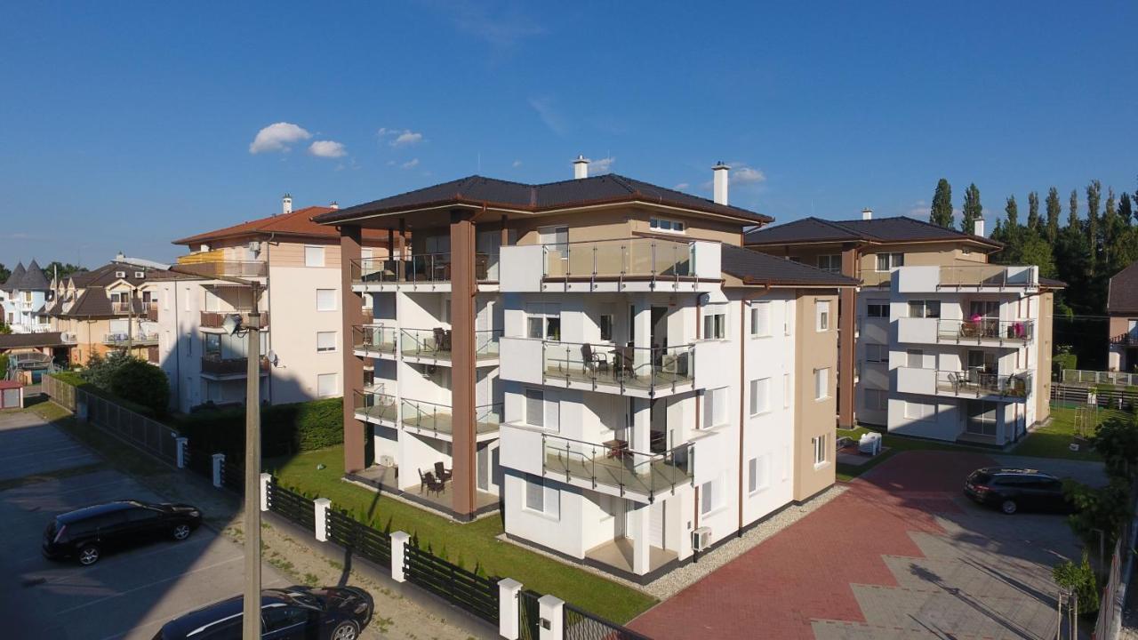Laguna Beach Apartmanok Siófok Zewnętrze zdjęcie
